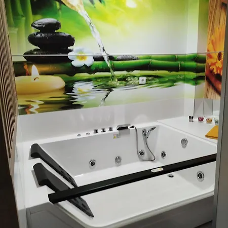 アパート Diamond Airport Jacuzzi&sauna