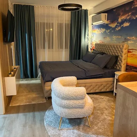 Diamond Airport Jacuzzi&sauna شقة