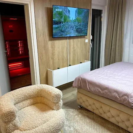 Diamond Airport Jacuzzi&sauna Apartment