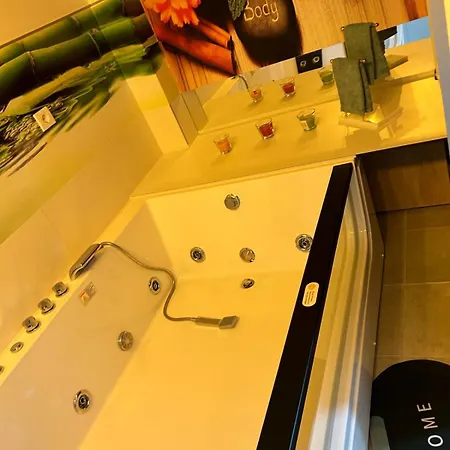 アパート Diamond Airport Jacuzzi&sauna *