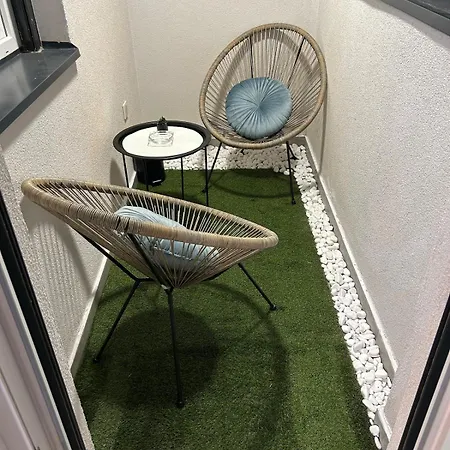 アパート Diamond Airport Jacuzzi&sauna Ledine