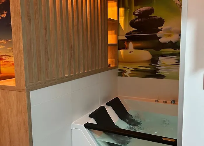 Diamond Airport Jacuzzi&sauna *